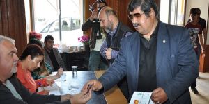 Arif Salih Kırdağ oyunu kullandı.