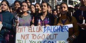 Ailesi tecavüzü sakla dedi, kendini yaktı