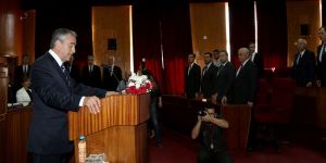 Akıncı mecliste ant içti