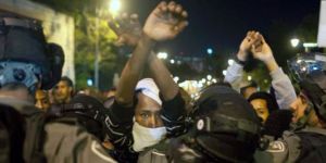 Yahudiler İsrail polisiyle çatıştı