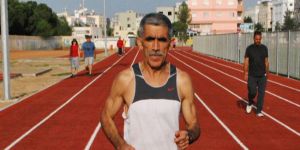 Koşan adam yoruldu!