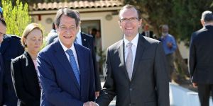  Anastasiadis, Eide ile bir araya geldi