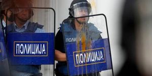 Başbakanlık binasına Yumurtalı protesto