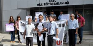 KTÖS oturma eylemi yaptı