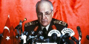 KENAN EVREN YAŞIYOR