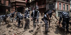 Nepalde yardım helikopteri kayboldu