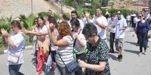 “Farklıyız ama mutluyuz” yürüyüşü