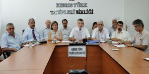 Lefke yol ayrımında