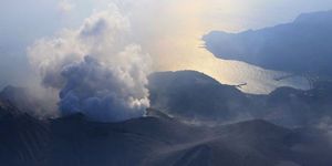 Japonyada yanardağ faaliyete geçti