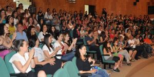 ‘Kadının Soyadı Yok’ AKM’de gösterildi