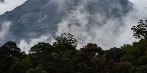 Dağcılar depremde mahsur kaldı