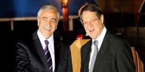 Liderler Limasol’da tiyatroya gidecek