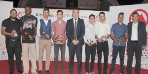  Başarı ödülleri verildi