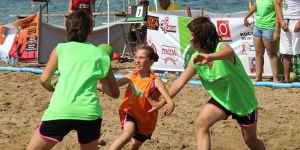 İskele plaj hentbolunu düzenliyor