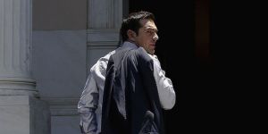 Yunanistan direniyor