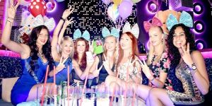  Cage Club’ta durmak yok