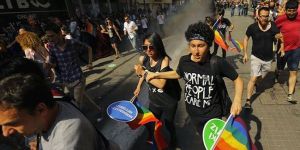 İstanbul’da Onur Yürüyüşüne plastik mermi