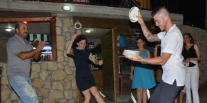    Yedidalga’da taverna  geceleri     