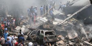 Askeri uçak düştü: 50 ölü