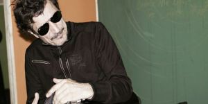 Öçal dünya müziklerini söyleyecek