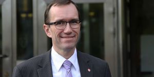 “Eide, somut adımlar atılana kadar adada kalacak”