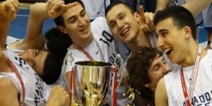 Efes yıldızları şampiyonluğu kutladı