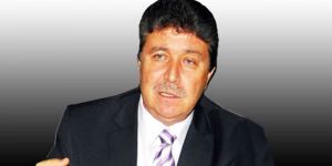 Üstelin annesi hayatını kaybetti.