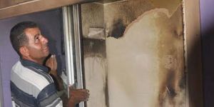 Çakmakla oynarken yangın çıkardı