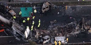 İki ayrı trafik kazasında 18 kişi öldü