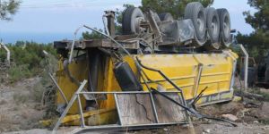 TIR DEVRİLDİ, ATEŞ ALDI