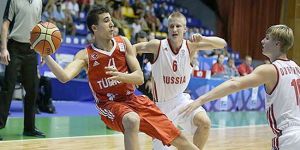  FIBA mikrofonu Erten’e uzattı