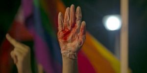 Eşcinsel yürüyüşünde 1 kişi öldü