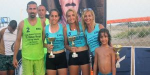 Plajda 93 sporcu yarıştı