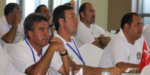 Antrenörler seminer düzenliyor