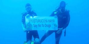 Suyun altında anlamlı mesaj