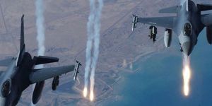 Pilot düşen savaş uçağından sağ kurtuldu