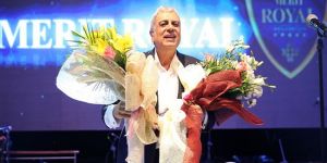 Fransız Şarkıcı Enrico Macias büyüledi…