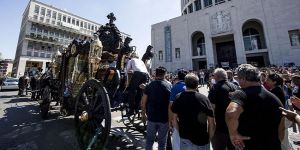 Mafya cenazesi şova dönüştü!