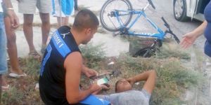 Bisikletle çukura düştü, hafif yaralandı