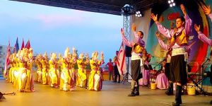   Renkler ve kültürler Romanya’da buluştu