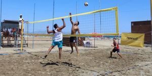 Çamlık ve Anagennisi plajda buluştu