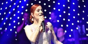 Candan Erçetin büyüledi