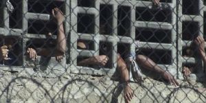 Cezaevinde yangın: 17 ölü