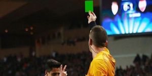 Futbolda bir ilk: Yeşil kart!