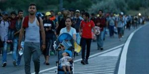 İlk mülteci kafilesi Münih istasyonunda