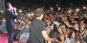 ZAKKUM söyledi, gençler eğlendi