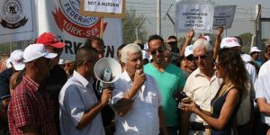 İNGİLİZ ÜSLERİNDE ORTAK GREV