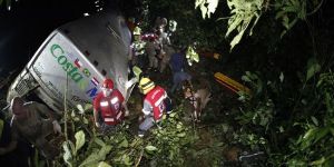 Otobüs uçuruma yuvarlandı... 15 öldü, 66 yaralı