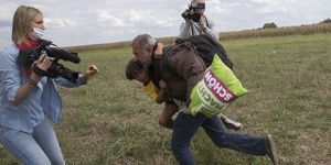 Gazeteci insanlığa çelme taktı!