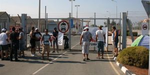 İngiliz Üslerinde grev sürüyor